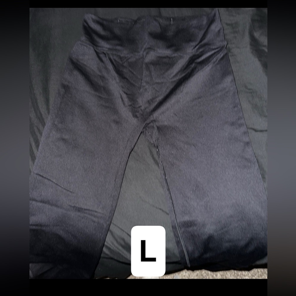 Size L ‘PINK’ Leggings $13
Barely Used!!